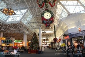 Новогодняя атмосфера способствует покупкам в ТЦ