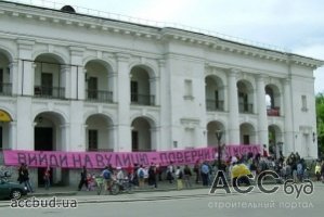 Новый арендатор Гостиного двора приехал в сопровождении "Беркута"