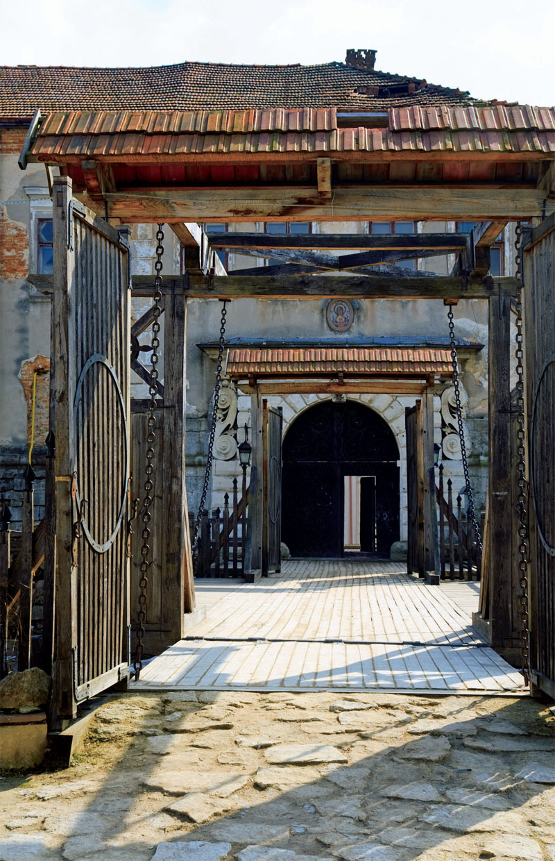Ворота Золочевского замка